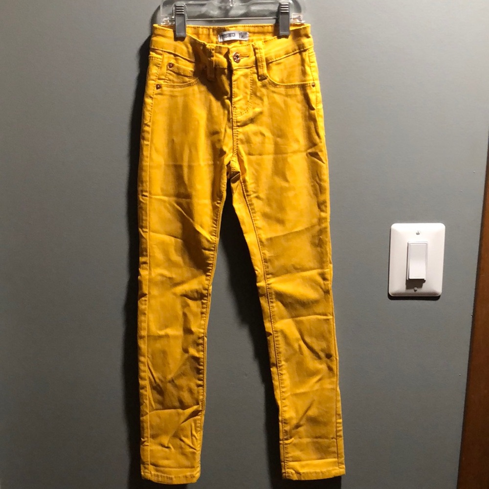BRAND NEW GIRLS SKINNY LEG PANTS SIZE 8 ! NWOT! NEVER WORN! SMOKE FREE HOME!